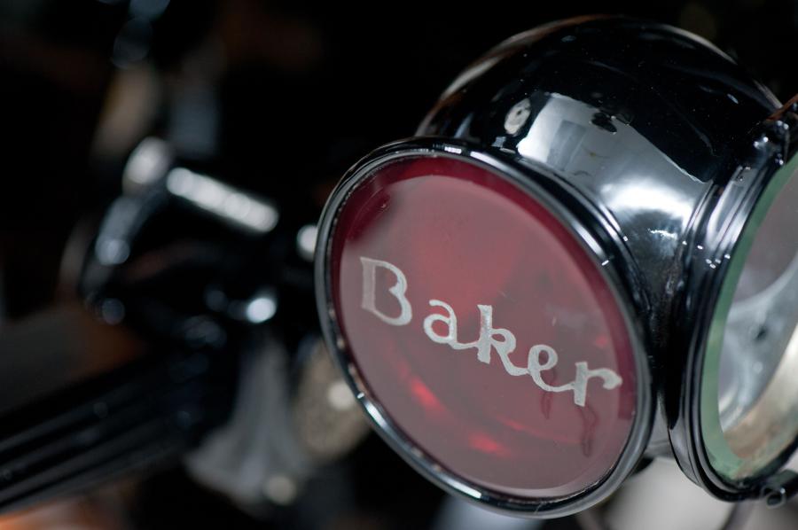 Детали экстерьера Baker Electric Model V Special Extension Coupe 1912 года  (фото 13 из 22)